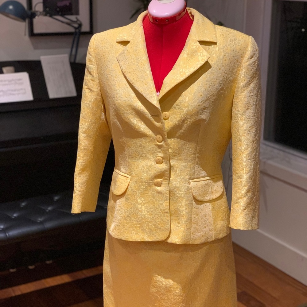 Difusion Collection by Kina Vintage Women's Suit Set